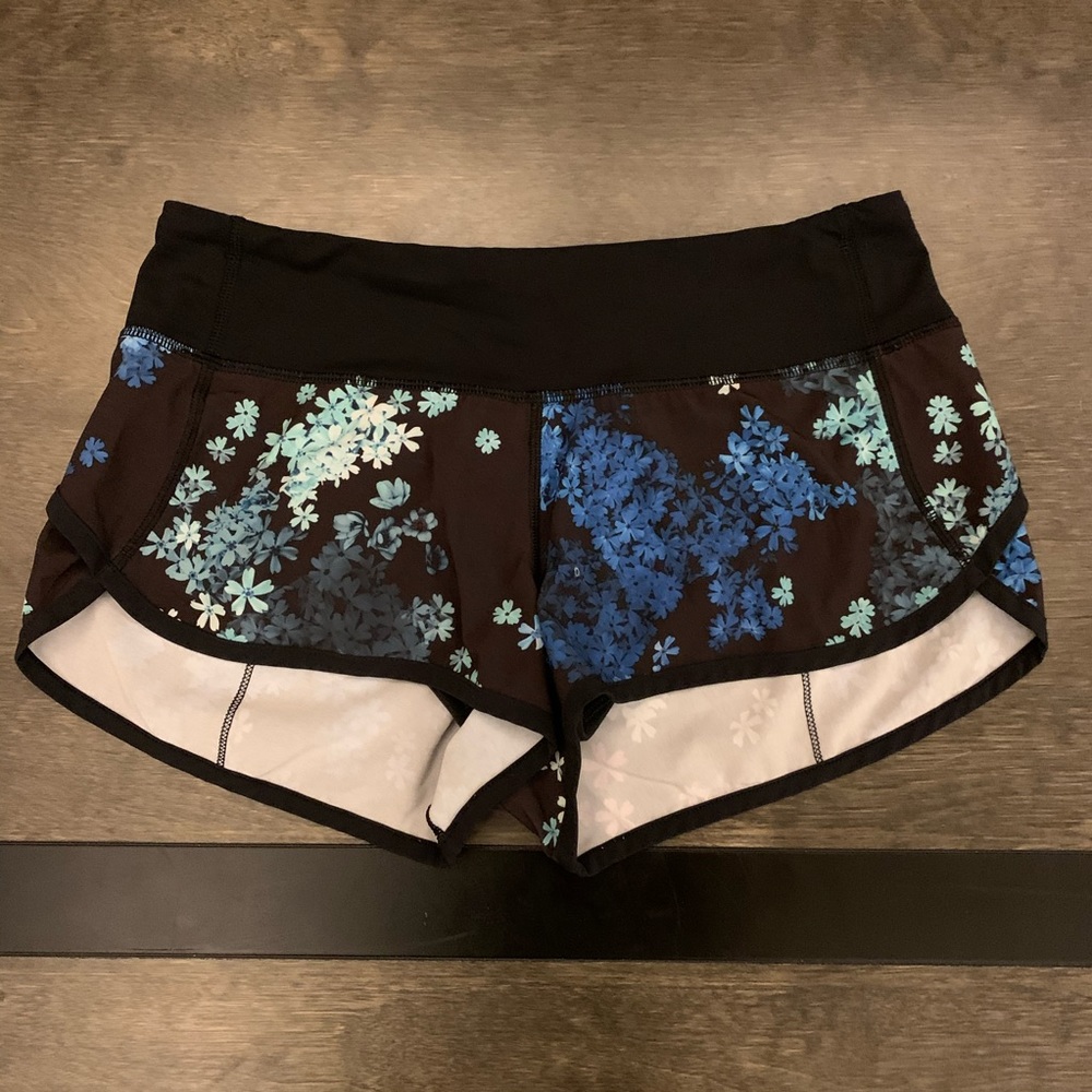 Lululemon Speed Shorts Size 4 - image 1